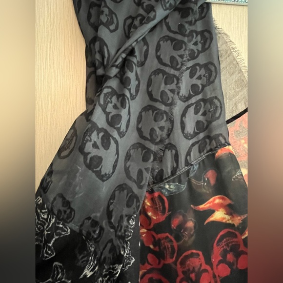 Ardito Italy Made Large Weightless Multipanel/Multidesign Woven Scarf - Picture 10 of 10